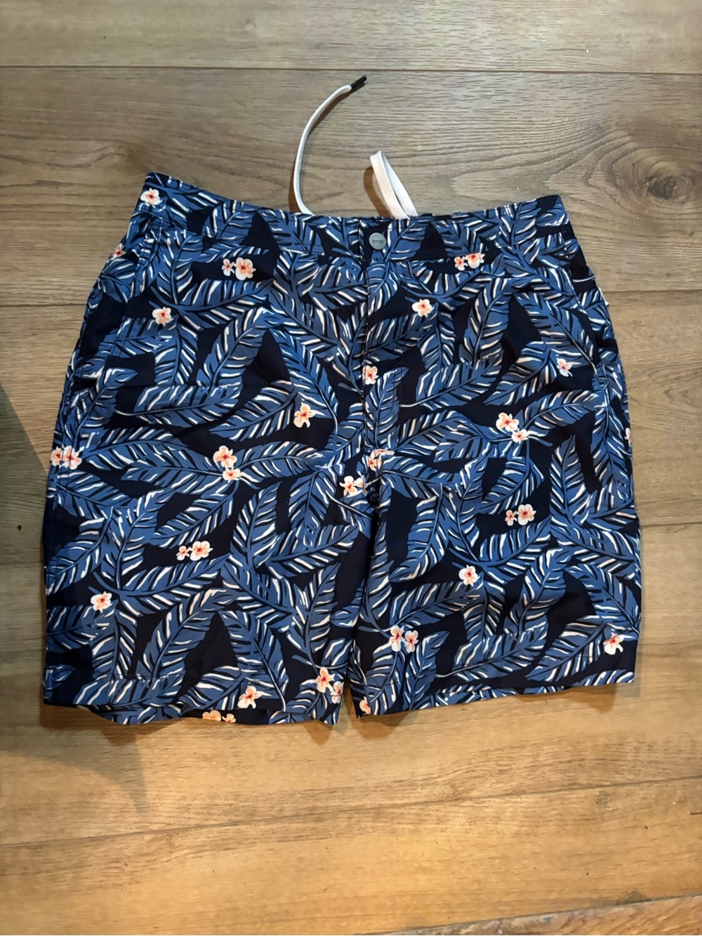 Mens Onia Navy Tropical Leaf Print Shorts size ‘medium NWOT